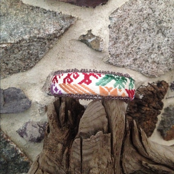 Embroidered bangle - Picture 2 of 4